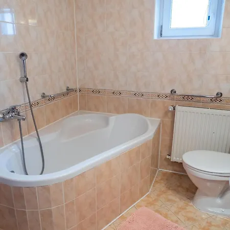 Guest house Benesov U Broumova *